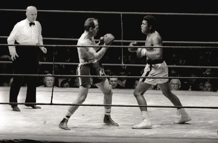 Framed Print : World heavyweight title fight between American champion Cassius Clay