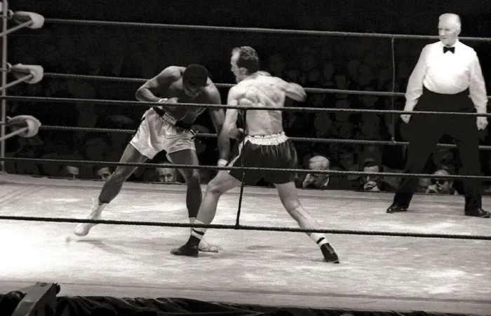 Framed Print : World heavyweight title fight between American champion Muhammad Ali