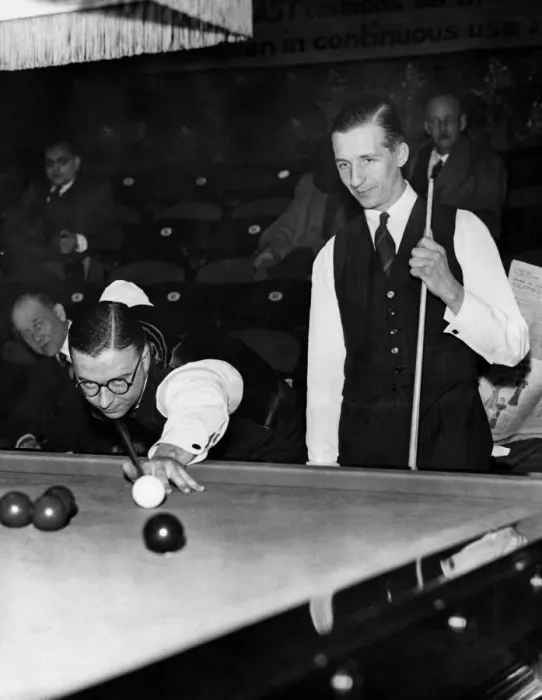 Framed Print : World Professional Snooker Champioships held at Thurstons Hall in Leicester Square Framed Print : World Professional Snooker Champioships held at Thurstons Hall in Leicester Square