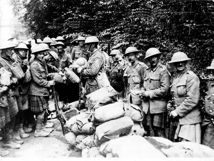 Framed Print : World War One - The Black Watch August 1918, distributing packs amongst the men after Framed Print : World War One - The Black Watch August 1918, distributing packs amongst the men after