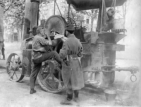 World War I - English soldiers shaving circa 1916
