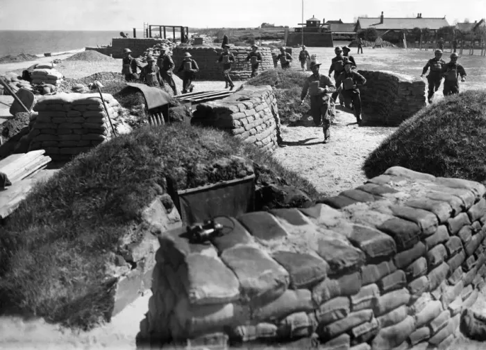 Framed Print : World War II. Gun emplacement on East Coast. May 1940 P014902 Framed Print : World War II. Gun emplacement on East Coast. May 1940 P014902