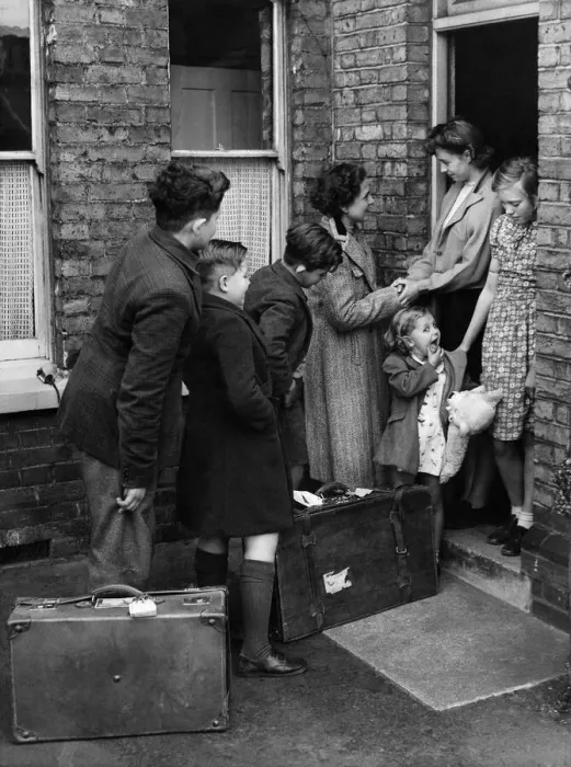 Framed Print : World War II Refugees. The holloway family arriving at home of their fathers sister Framed Print : World War II Refugees. The holloway family arriving at home of their fathers sister