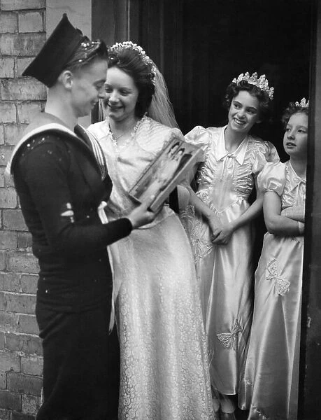 World War II : Romance: Wedding. Sailor Fred Gornam with his bride on their wedding day