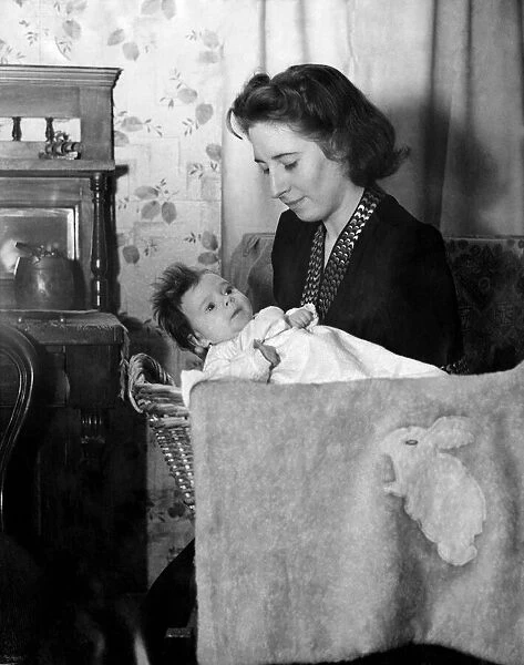 World War II Women: Domestic. Mother and child. December 1944 P010077