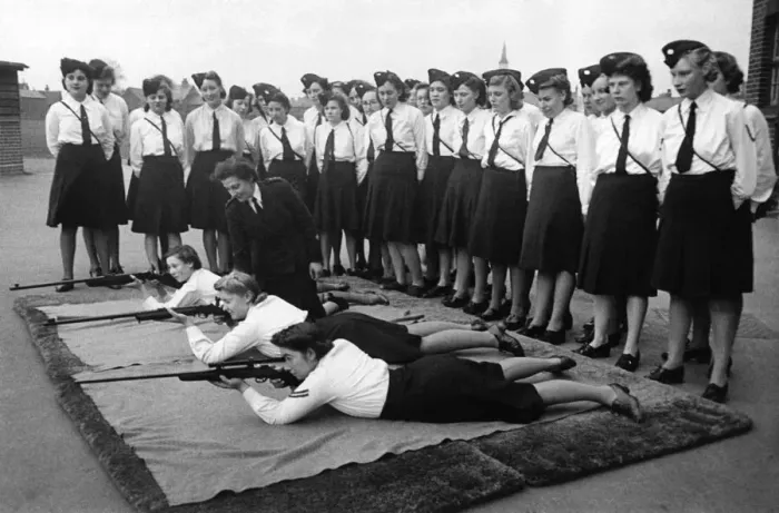 Framed Print : World War II Women: Maldon (Essex) G. T. C. Company girls are fast becoming crack rifle