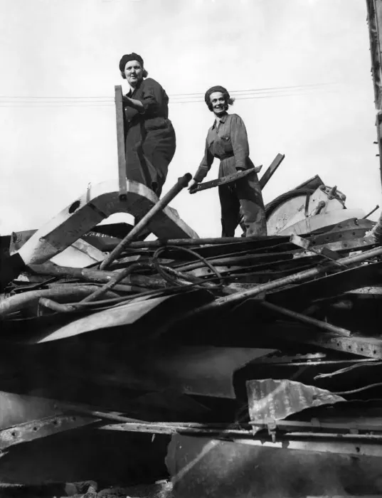 Framed Print : World War II Women. Women salvagers collecting scrap metal. September 1942 P010266