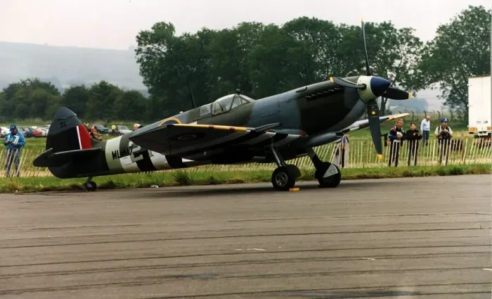 Framed Print : A World War Two RAF Spitfire pictured at the Wroughton Air Show. 30th August 1993 Framed Print : A World War Two RAF Spitfire pictured at the Wroughton Air Show. 30th August 1993