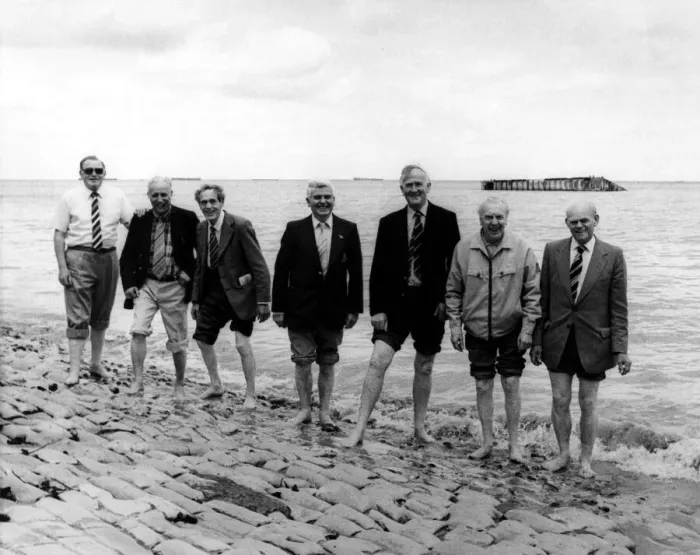 Framed Print : World War Two - Second World War - Pictured from the left D-Day veterans: Abe Armstrong