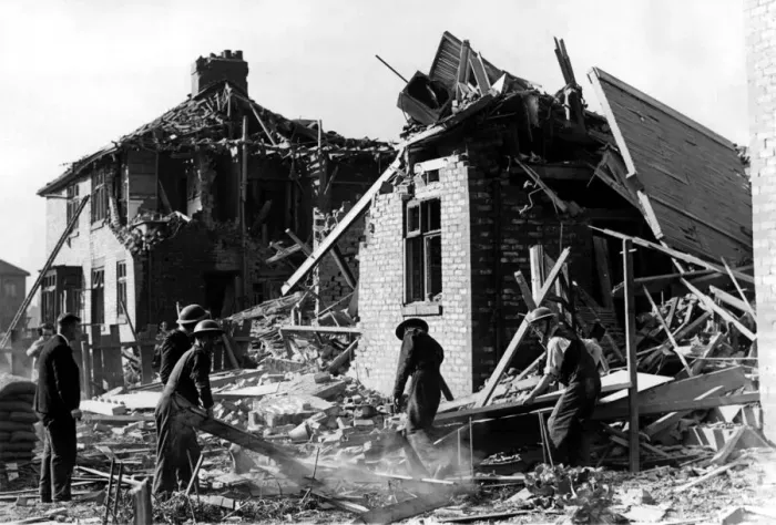 Framed Print : World War Two - Second World War - Severely damaged houses in High Heaton, Newcastle