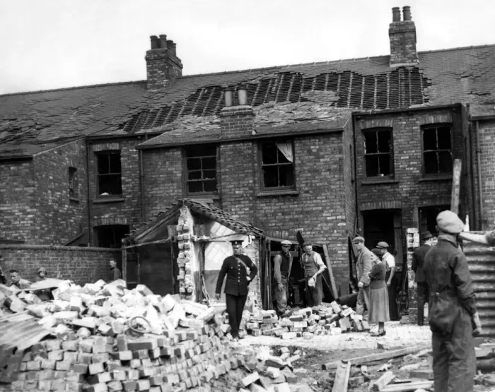 Framed Print : World War Two - Second World War - Workmen deal with the results of a German air raid Framed Print : World War Two - Second World War - Workmen deal with the results of a German air raid