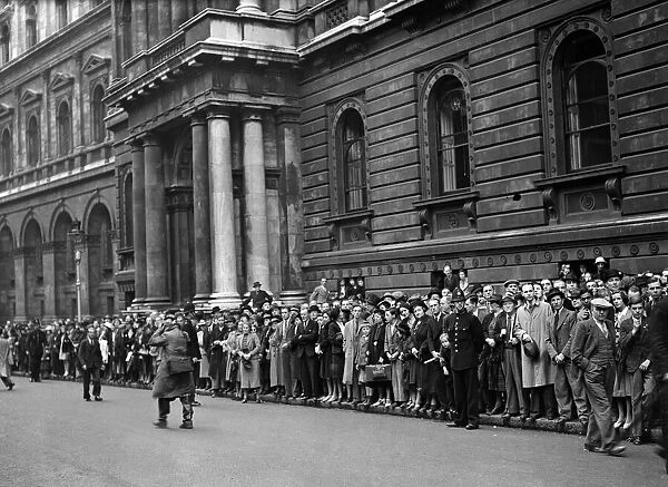 World War Two, Britain, 1st September 1939, Crowds gathering to watch Cabinet Ministers