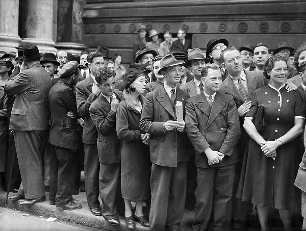 World War Two, Britain, 1st September 1939, Crowds gathering to watch Cabinet Ministers