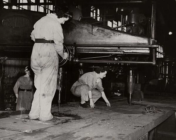 World War Two. Women workers at HM Dockyards in Devonport