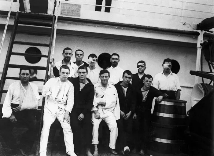 Framed Print : World War One wounded British soldiers on board the hospital ship Pegasus. November 1914 Framed Print : World War One wounded British soldiers on board the hospital ship Pegasus. November 1914