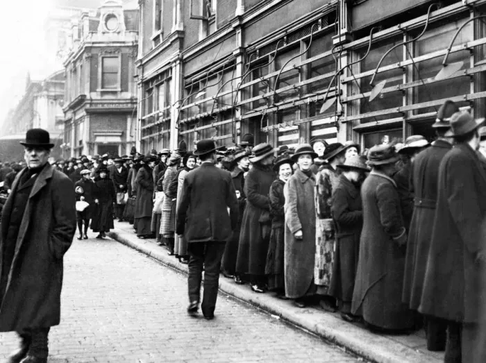 Framed Print : World War One WWI Food Shortage. Meat queues at Smithfield meat market in London Framed Print : World War One WWI Food Shortage. Meat queues at Smithfield meat market in London