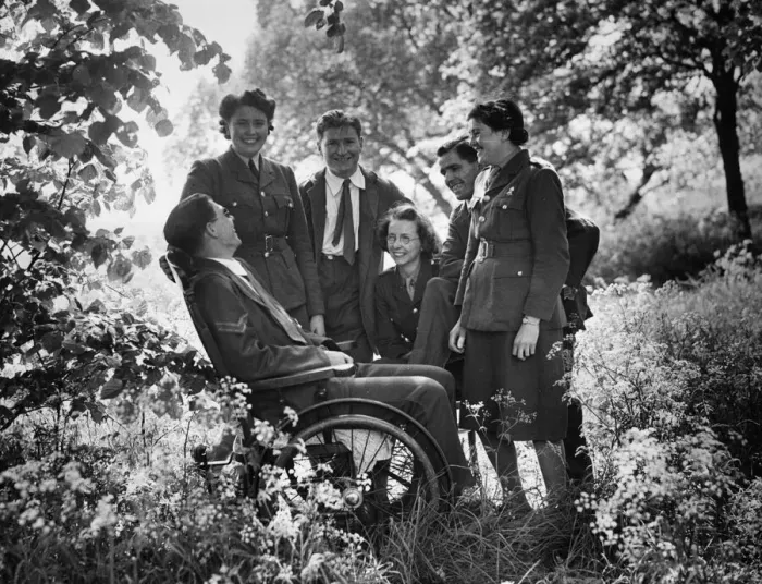 Framed Print : Wounded soldiers recuperating at a hospital in England during the Second World War Framed Print : Wounded soldiers recuperating at a hospital in England during the Second World War