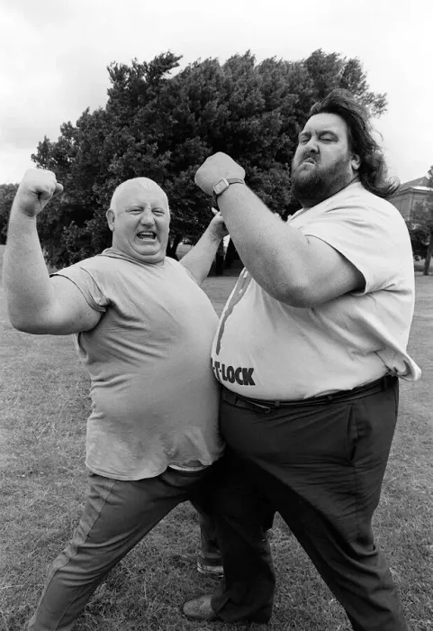 Framed Print : Wrestler Shirley Crabtree alias Big Daddy with fellow British wrestler Martin Ruane