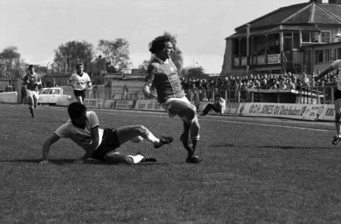 Framed Print : Wrexham 0 v. Barnsley 0. April 1982 MF06-34-014 Local Caption Division 2 Football