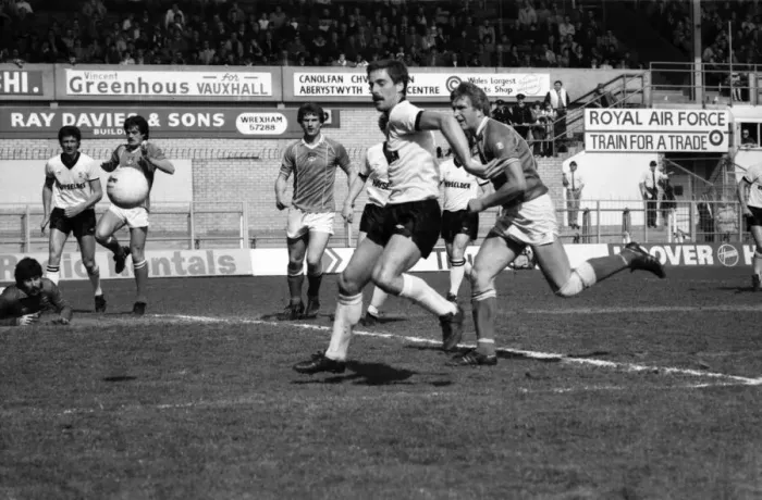 Framed Print : Wrexham 0 v. Barnsley 0. April 1982 MF06-34-021 Local Caption Division 2 Football Framed Print : Wrexham 0 v. Barnsley 0. April 1982 MF06-34-021 Local Caption Division 2 Football