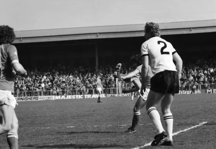 Framed Print : Wrexham 0 v. Barnsley 0. April 1982 MF06-34-027 Local Caption Division 2 Football