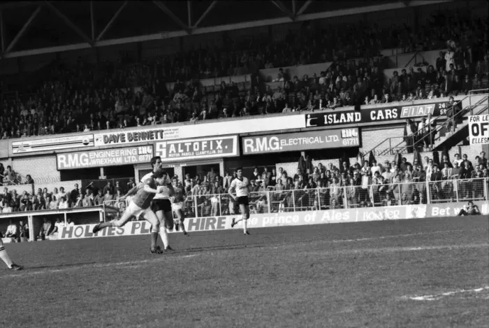 Framed Print : Wrexham 0 v. Barnsley 0. April 1982 MF06-34-034 Local Caption Division 2 Football Framed Print : Wrexham 0 v. Barnsley 0. April 1982 MF06-34-034 Local Caption Division 2 Football
