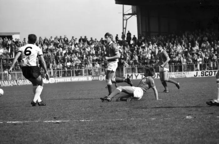 Framed Print : Wrexham 0 v. Barnsley 0. April 1982 MF06-34-042 Local Caption Division 2 Football Framed Print : Wrexham 0 v. Barnsley 0. April 1982 MF06-34-042 Local Caption Division 2 Football