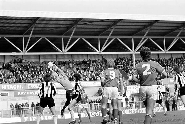 Wrexham 0 v. Newcastle 0. Division Two Football. January 1981 MF01-09-005