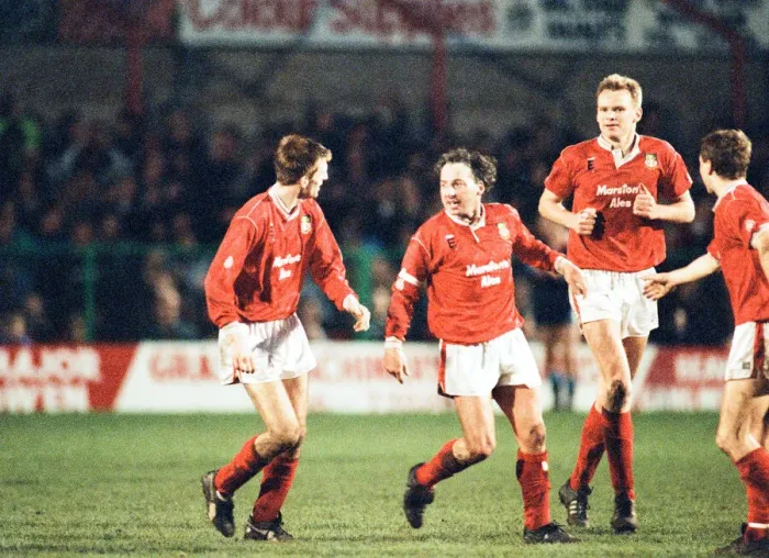 Framed Print : Wrexham v Arsenal, FA Cup match at the Racecourse Ground in Wrexham, 4th January 1992 Framed Print : Wrexham v Arsenal, FA Cup match at the Racecourse Ground in Wrexham, 4th January 1992