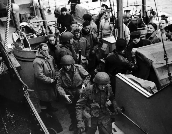 Framed Print : WW2 British paratroopers March 1942 after a night raid on a German radio Framed Print : WW2 British paratroopers March 1942 after a night raid on a German radio