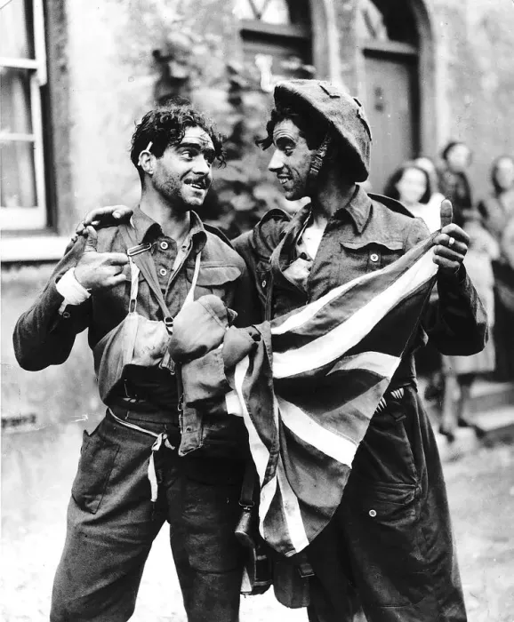 Framed Print : WW2 - Two British soldiers with Union flag in France Framed Print : WW2 - Two British soldiers with Union flag in France