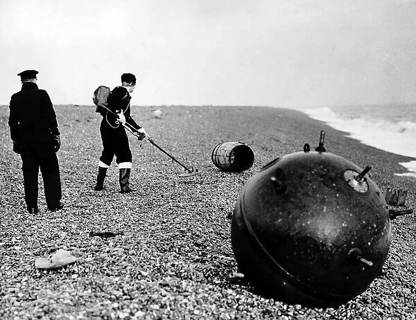 WW2 German mine washed up on the Suffolk coast 1946