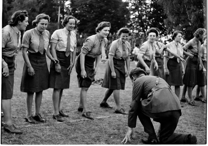 Framed Print : WW2 - June 1945 Competitors in Ladies Race at ATS sports meeting get instruction