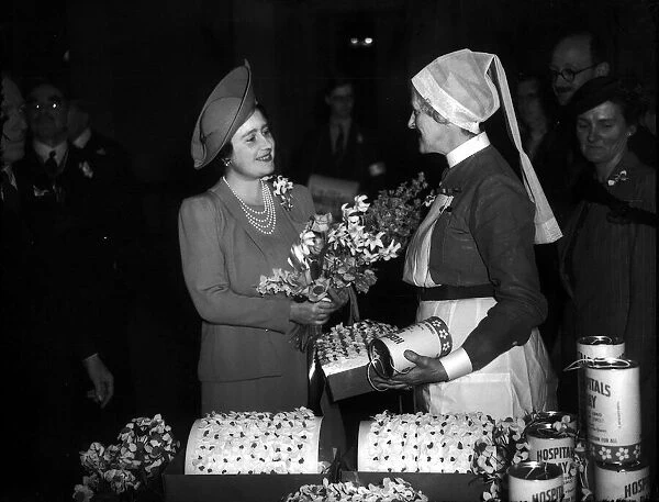 WW2 Queen Elizabeth 1941 Queen Elizabeth talking with a Hospital Days flag seller