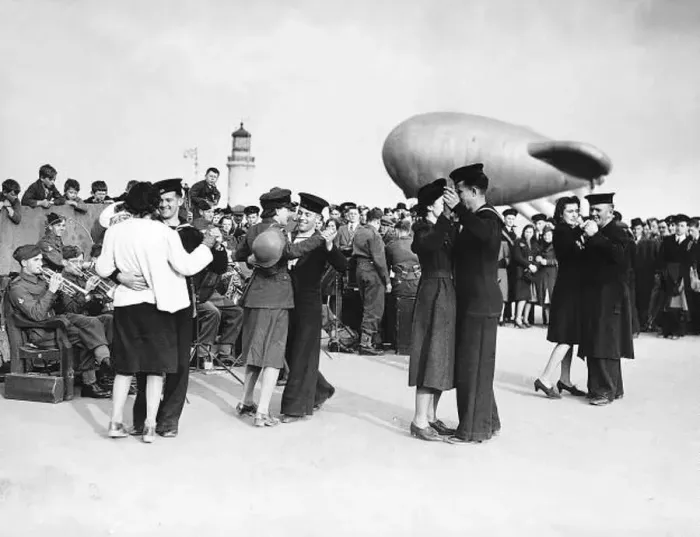 : WW2 Sailors dancing to a military band on the Hoe in Plymouth 1941 : WW2 Sailors dancing to a military band on the Hoe in Plymouth 1941