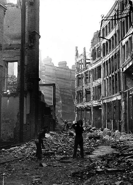 WW2 scene in the City of London
