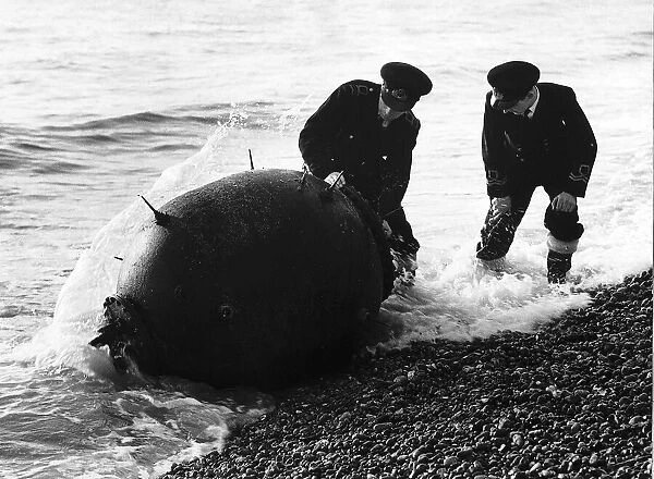 WW2 Sea Mines December 1945 Two Royal Navy lieutenant commanders defuse a