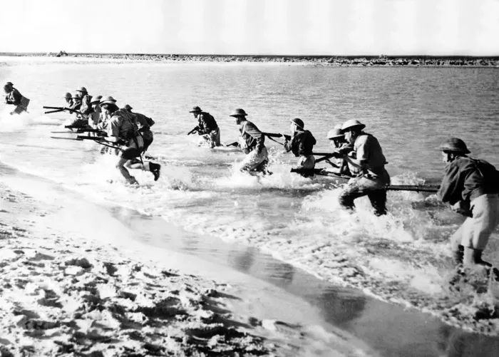 Framed Print : WW2 Soldiers practice on a beach during coastal defence exercises in the Western Desert Framed Print : WW2 Soldiers practice on a beach during coastal defence exercises in the Western Desert