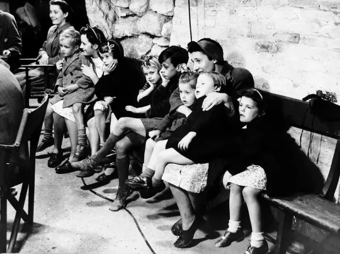 Framed Print : WW2 Women and children sheltering in caves under Dover 1944