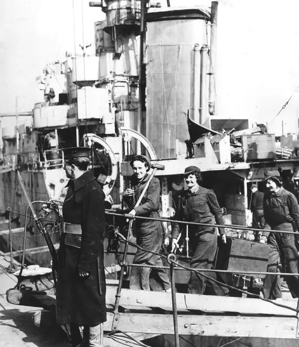 Framed Print : WW2 Women dockyard workers WW2 Framed Print : WW2 Women dockyard workers WW2