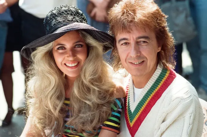Framed Print : Bill Wyman and Mandy Smith at Sticky Fingers, Bills new restaurant in Kensington
