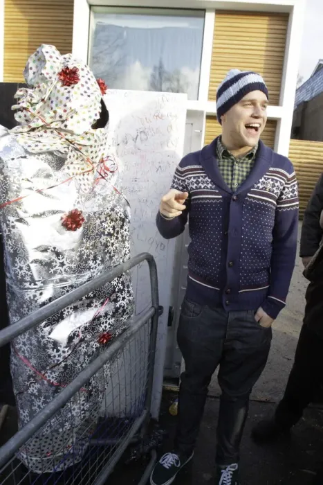 Framed Print : X factor contestant Olly Murs greets a fan outside the finalists house Framed Print : X factor contestant Olly Murs greets a fan outside the finalists house
