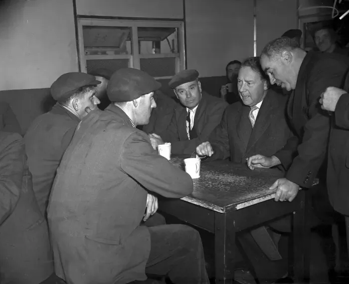 Framed Print : Y2K Hugh Gaitskell MP 1958 chats with Liverpool dockers over a large docker