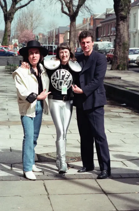 Framed Print : Twenty year old fan of Slade, Di Daley from Manchester dresses for the part in her super Framed Print : Twenty year old fan of Slade, Di Daley from Manchester dresses for the part in her super