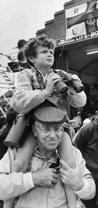 Framed Print : Eight year old Paul Adams on the shoulders of his uncle Reg Birtall at the Hoylake Framed Print : Eight year old Paul Adams on the shoulders of his uncle Reg Birtall at the Hoylake