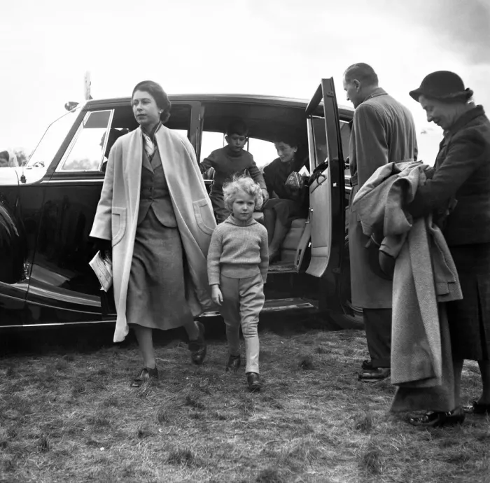 Framed Print : Four year old Princess Anne arrives with her mother Queen Elizabeth II at the European Framed Print : Four year old Princess Anne arrives with her mother Queen Elizabeth II at the European