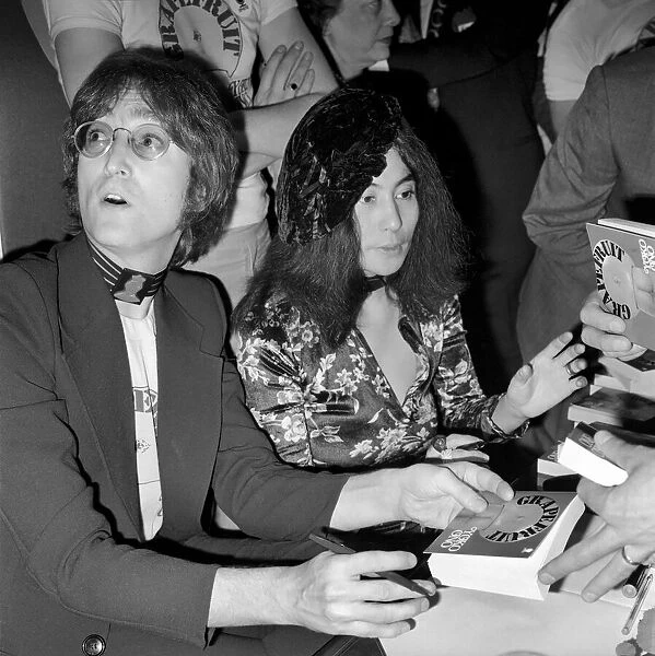 Yoko Ono launches new book: John Lennon signing copies of Grapefruit