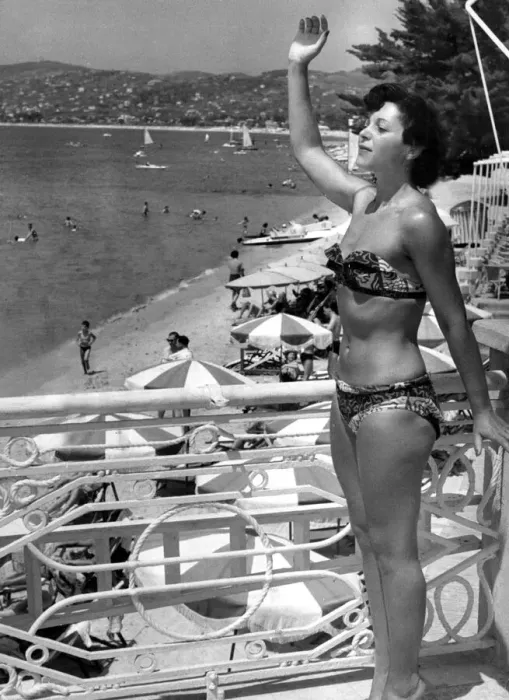Framed Print : Yolande Blatt waves a friend from the Casino Terrace during her holidays July 1949