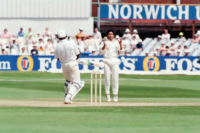 Framed Print : Yorkshire v Gloucestershire, Britannic Assurance County Championship 1992 Framed Print : Yorkshire v Gloucestershire, Britannic Assurance County Championship 1992