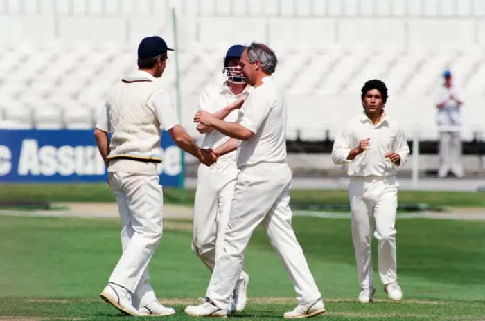 Framed Print : Yorkshire v Gloucestershire, Britannic Assurance County Championship 1992 Framed Print : Yorkshire v Gloucestershire, Britannic Assurance County Championship 1992